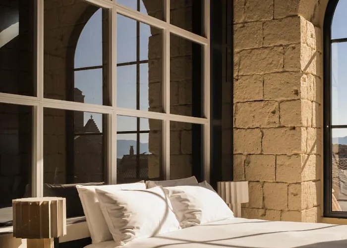 Palazzo Petrvs Hotel *