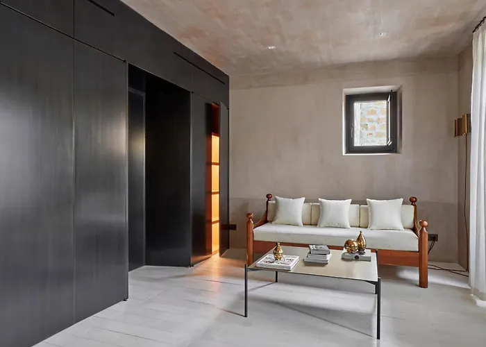 Palazzo Petrvs Hotel *