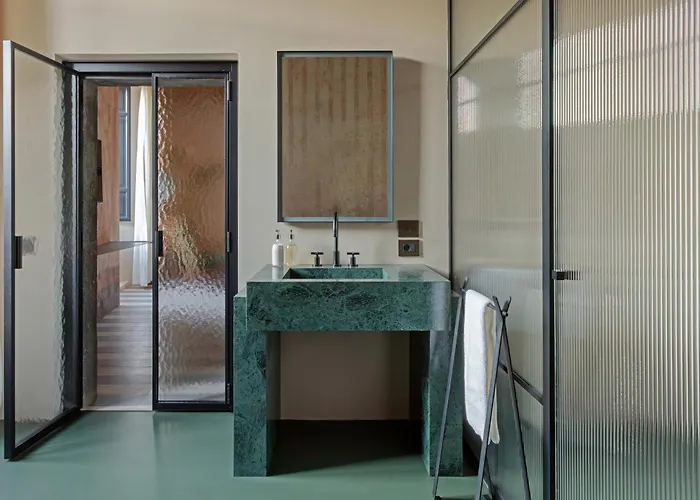 Palazzo Petrvs Hotel *