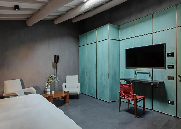 Hotel Palazzo Petrvs *